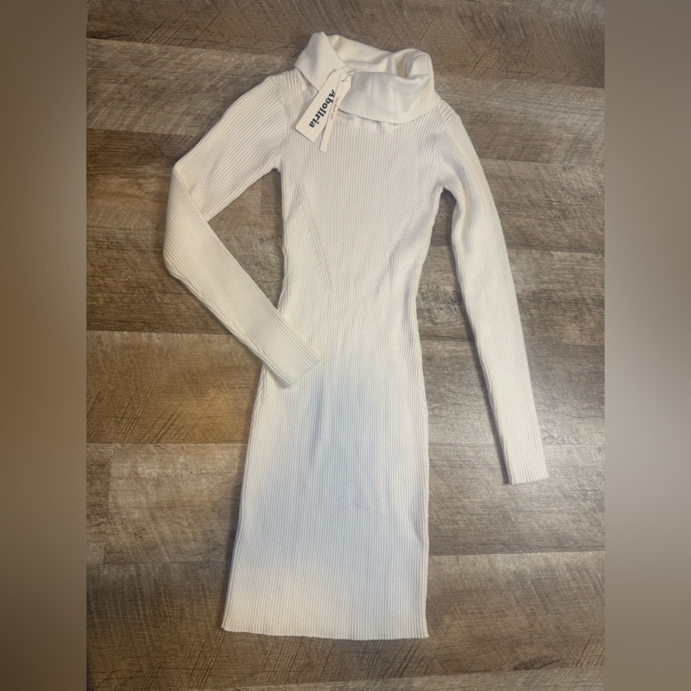 Abollria size XS white ribbed sweater dress, turtle neck NWT, midi length